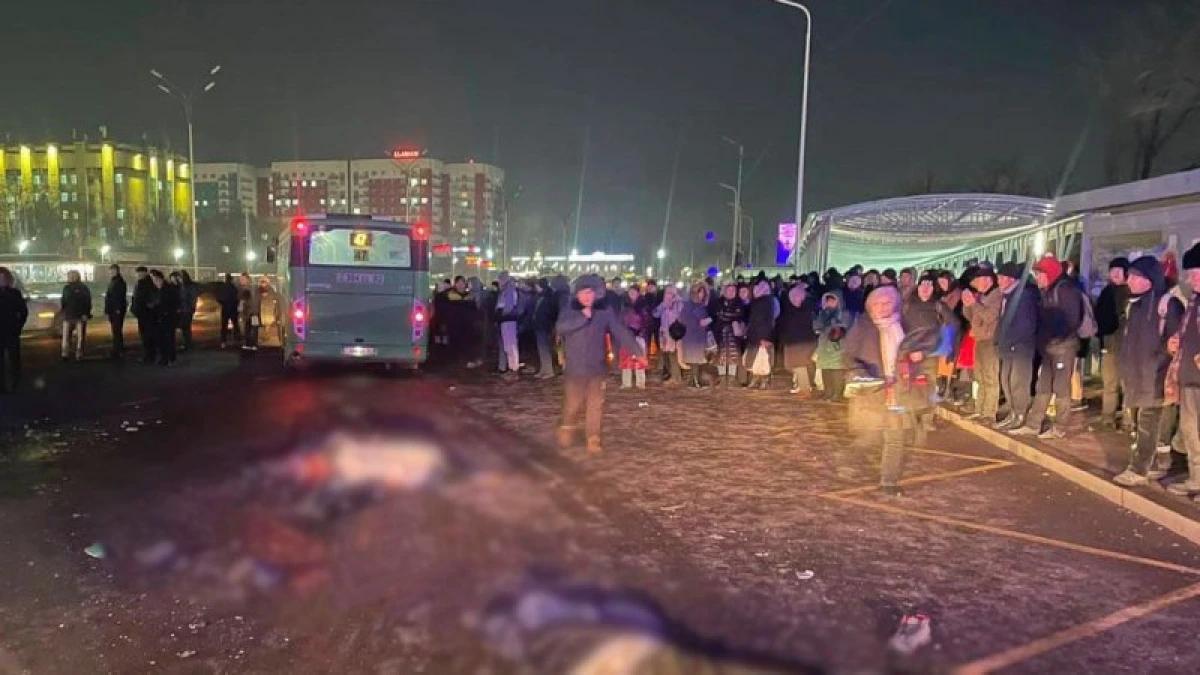 Автобус въехал в толпу людей в Алматы. Три человека погибли