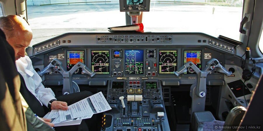 Кабина пилотов, Air Astana Embraer 190 Хиуаз