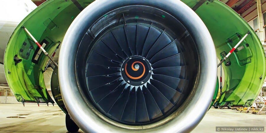 Техцентр авиакомпании Эйр Астана. Двигатель Airbus A321