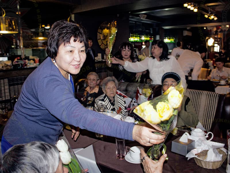 http://res.cloudinary.com/dokvwv8i9/image/upload/v1426677601/prazdniki/70vesna/02/01.jpg