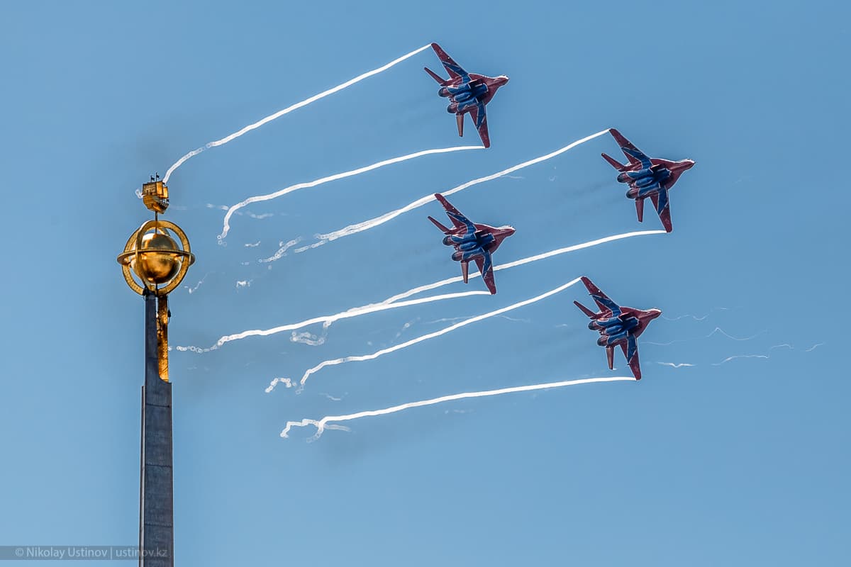 Стрижи и Русские витязи в небе над Петербургом 0_8ba26_936f0e55_orig.jpg