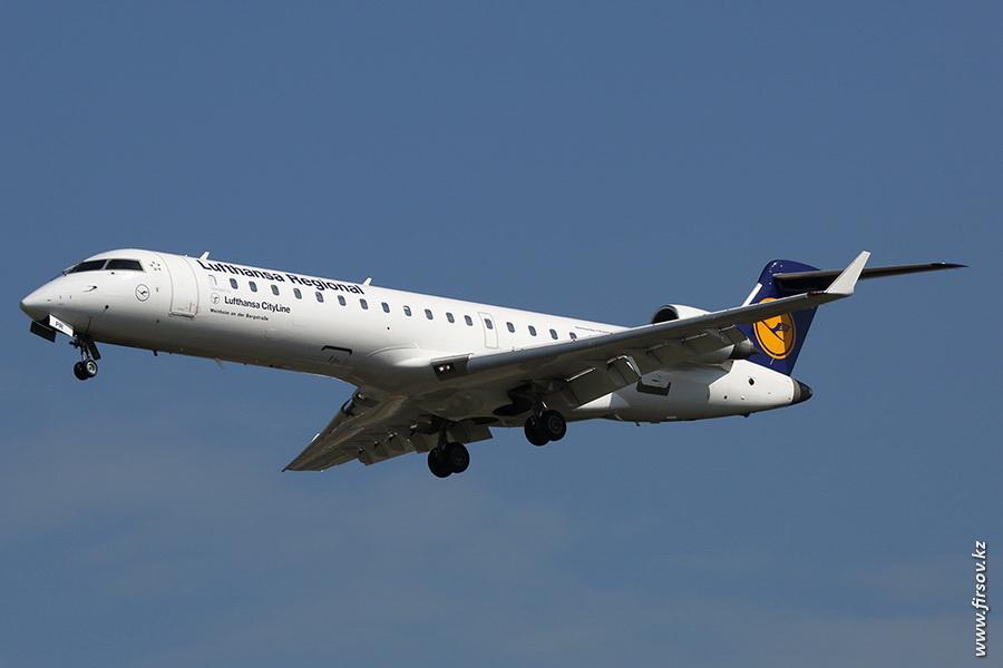 CRJ-701_D-ACPR_Lufthansa_Regional_zpsc5222684.JPG
