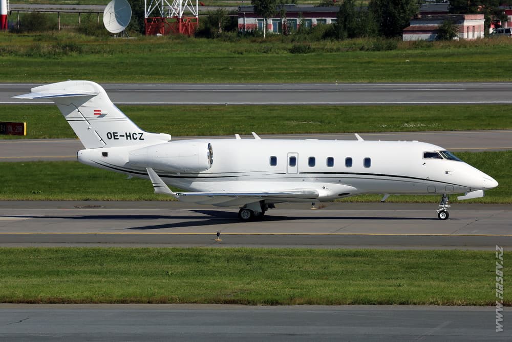 Challenger_300_OE-HCZ_Avcon_Jet_1_LED_.JPG Challenger_300_OE-HCZ_Avcon_Jet_1_LED_.JPG