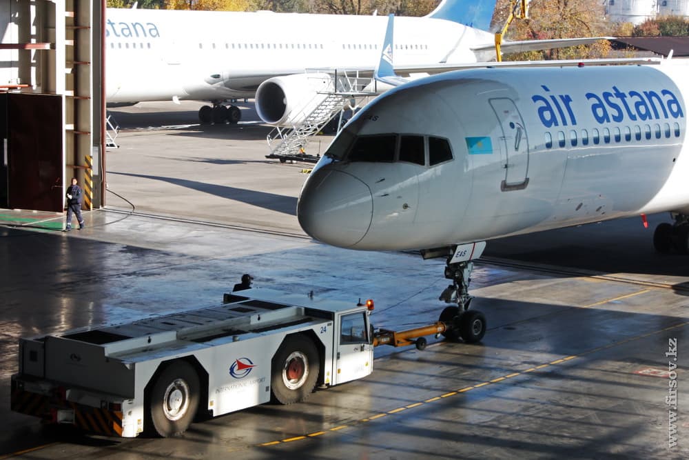 B-757_P4-EAS_Air-Astana_25_ALA_resize.jpg B-757_P4-EAS_Air-Astana_25_ALA_resize.jpg