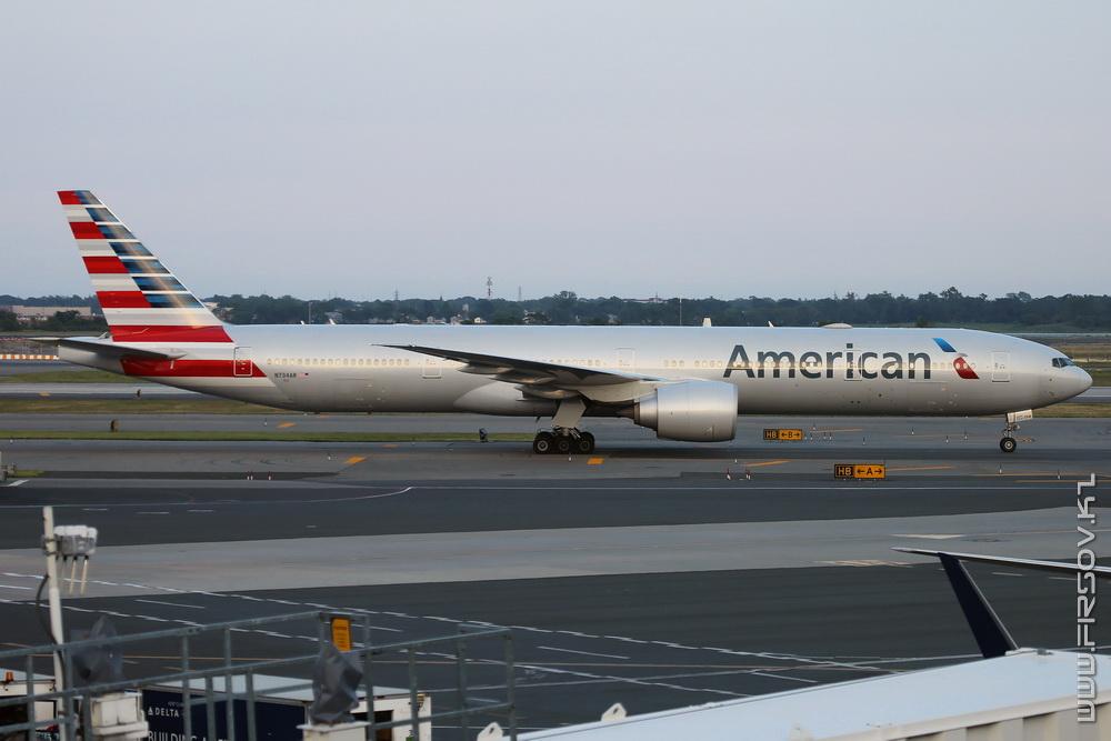 B-777_N734AR_American_Airlines_1_JFK_resize (2).jpg