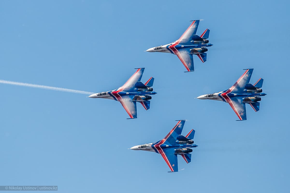 Стрижи и Русские витязи в небе над Петербургом 0_8b9ff_86c54f0_orig.jpg