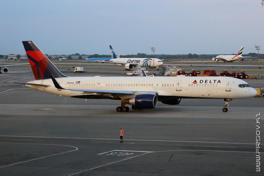 B-757_N704X Delta_Air_Lines_1_JFK_resize (2).jpg