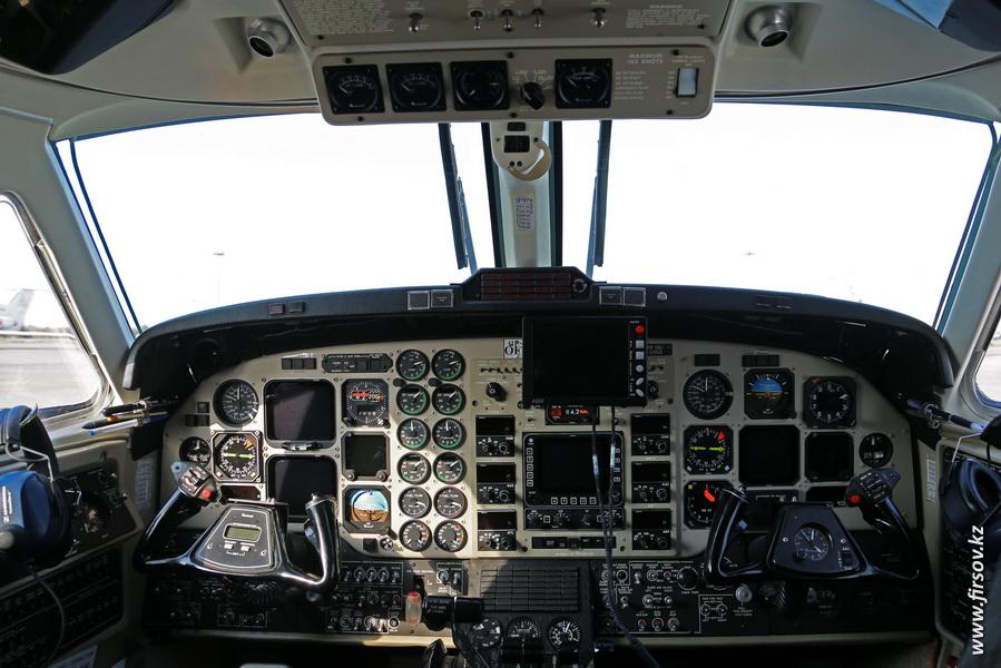 Beechcraft_B300_King_Air_350_UP-K3503_Air_Control3.JPG