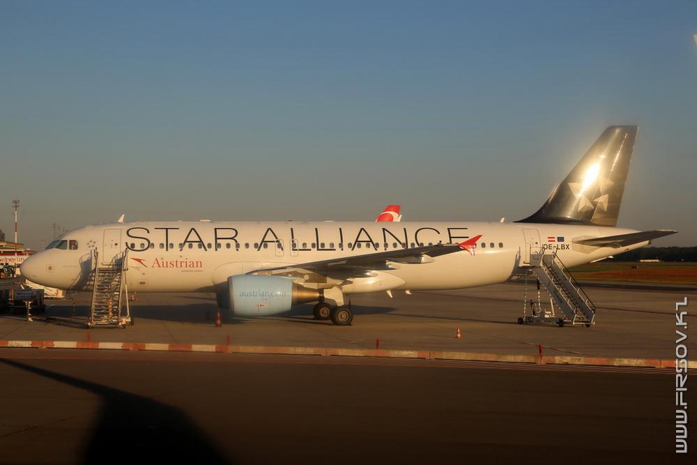 A-320_OE-LBX_Star_Alliance_Austrian_Airlines_3_TXL_resize.JPG