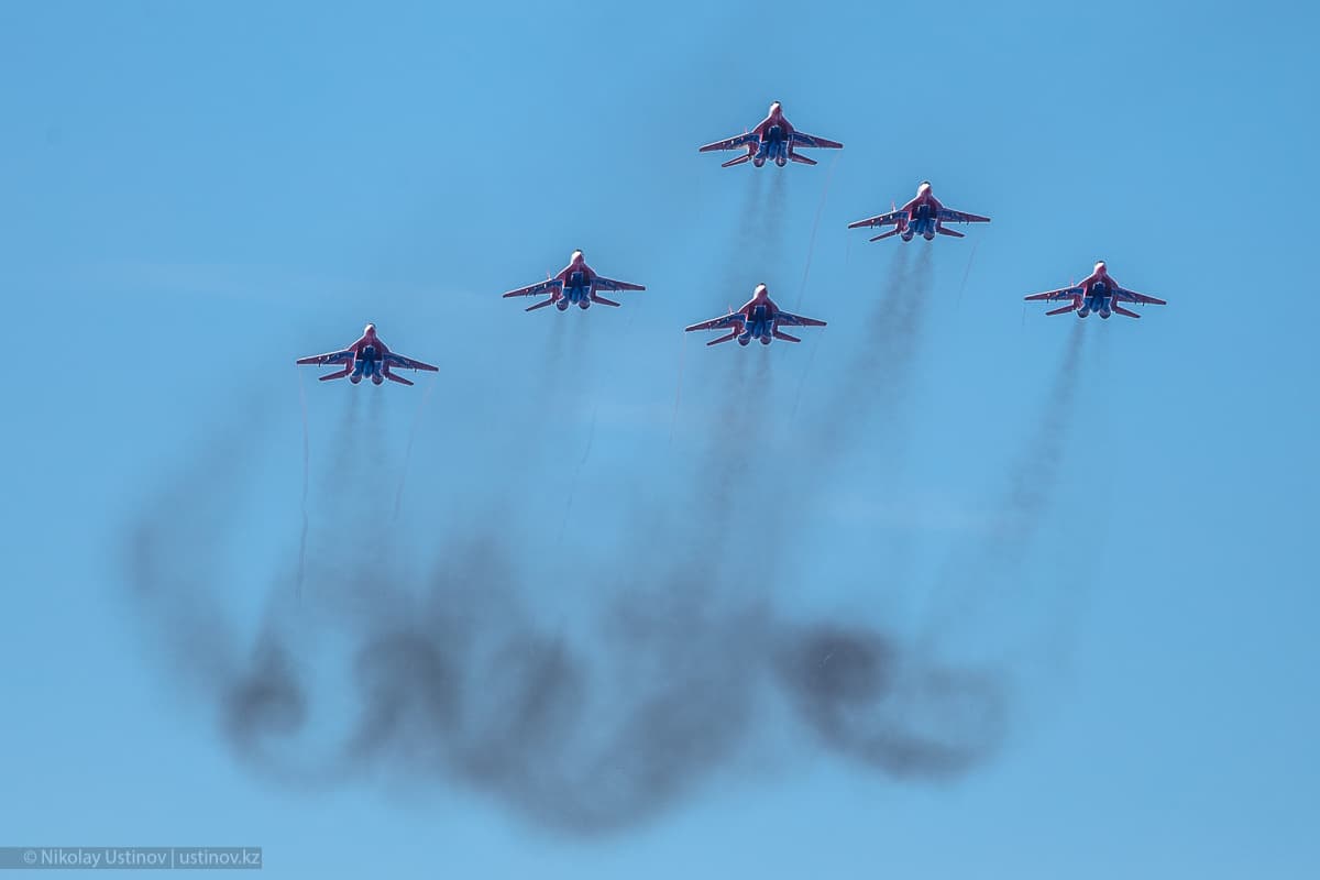 Стрижи и Русские витязи в небе над Петербургом 0_8ba1a_ec5af8f7_orig.jpg