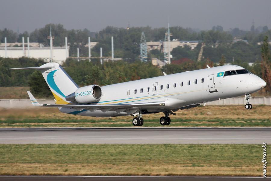 Bombardier_CL-600_Challenger_850_UP-C8502_Khozu-Avia_8_ALA.JPG