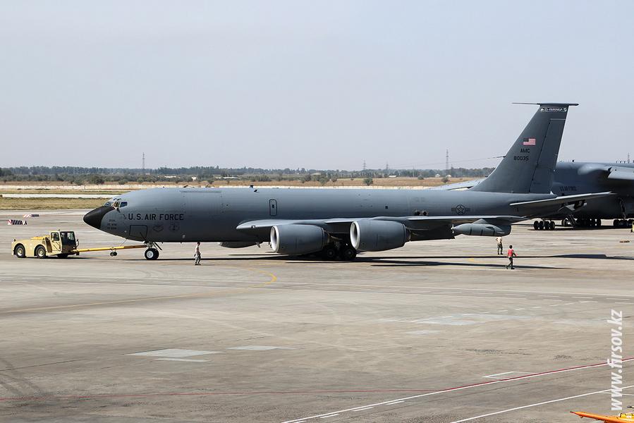 KC-135R_Stratotanker_80035_US_AIR_FORCE_1_FRU_for4400.JPG