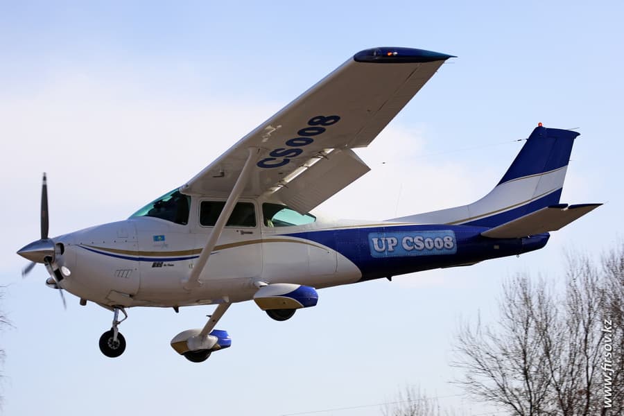 Aviaclub4.JPG Aviaclub4.JPG