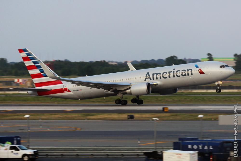 B-767_N392AN_American_Airlines_1_JFK_resize (2).jpg