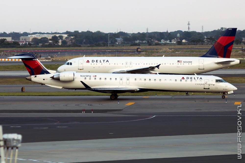CRJ-900_N349PQ_Delta_Connection_1_JFK_resize (2).jpg