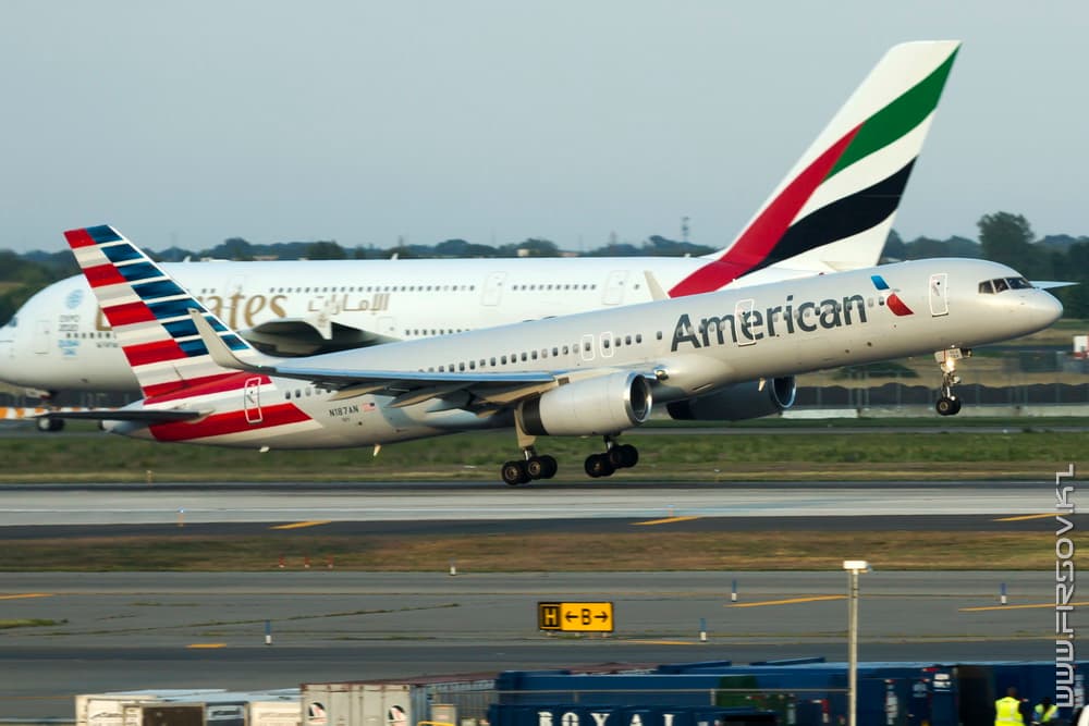 B-757_N187AN_American_Airlines_1-JFK_resize (2).jpg B-757_N187AN_American_Airlines_1-JFK_resize (2).jpg
