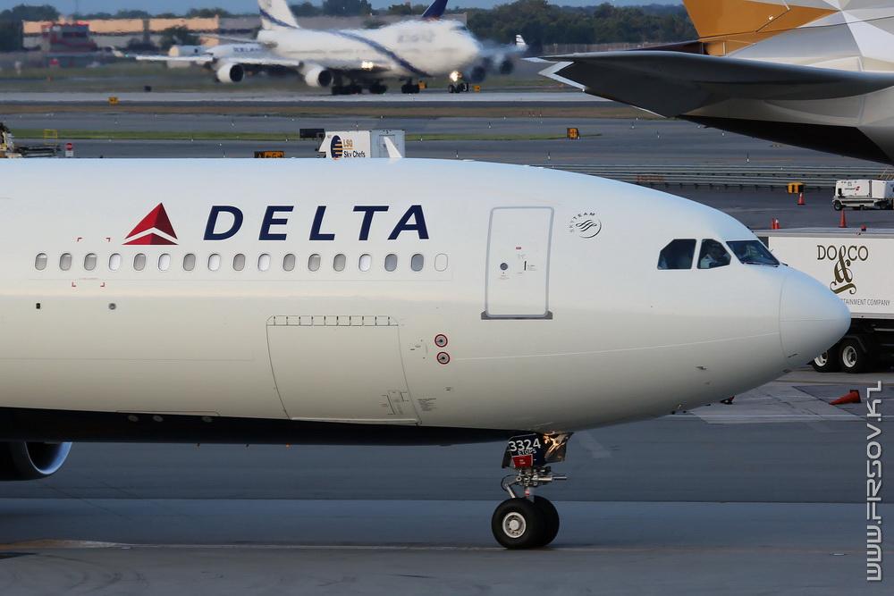 A-330_N824NW_Delta_Air_Lines_1_JFK_resize (2).jpg