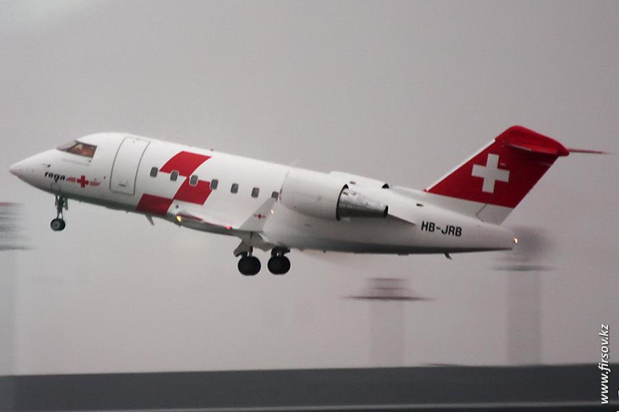 Challenger-604_HB-JRB_Rega-Swiss_Air_Ambulance_1_ZRH.JPG