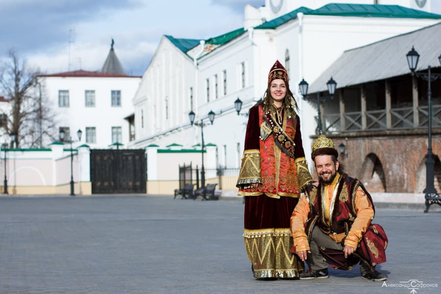 алматинский путешественник Андрей Гундарев (Алмазов) в Казани с царицей Сююмбике алматинский путешественник Андрей Гундарев (Алмазов) в Казани с царицей Сююмбике