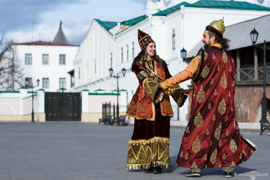 алматинский путешественник Андрей Гундарев (Алмазов) в Казани с царицей Сююмбике алматинский путешественник Андрей Гундарев (Алмазов) в Казани с царицей Сююмбике