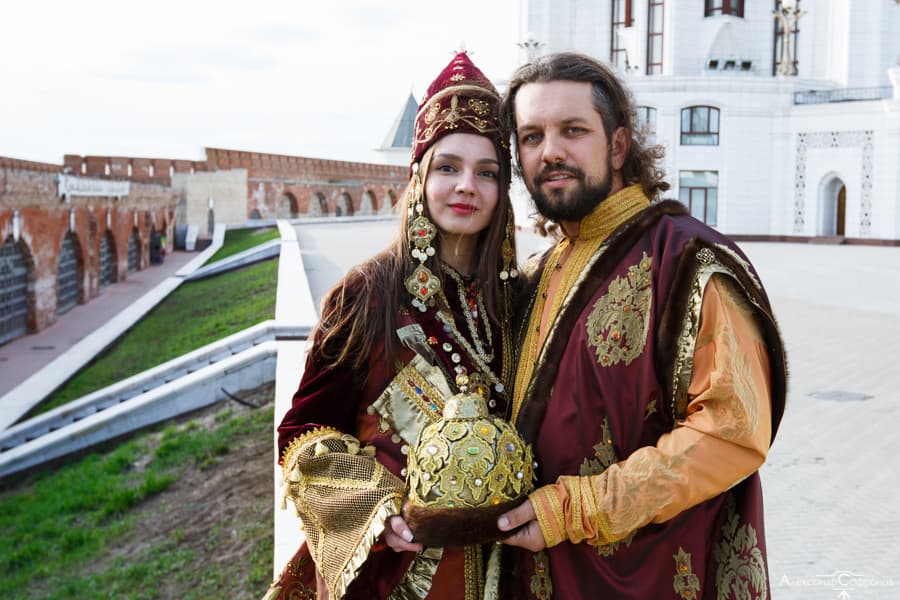 алматинский путешественник Андрей Гундарев (Алмазов) в Казани с царицей Сююмбике алматинский путешественник Андрей Гундарев (Алмазов) в Казани с царицей Сююмбике