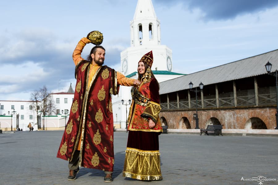 алматинский путешественник Андрей Гундарев (Алмазов) в Казани с царицей Сююмбике алматинский путешественник Андрей Гундарев (Алмазов) в Казани с царицей Сююмбике