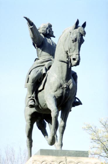 Памятник Амангельды Иманову