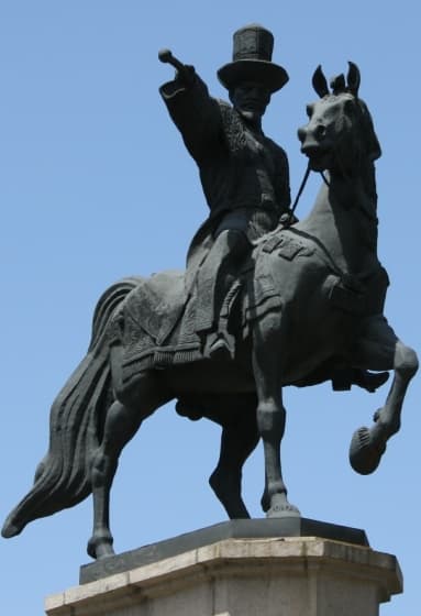 Конный памятник в Алматы