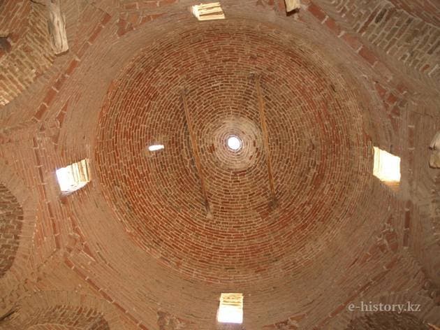 Ұлытау— тарих куәгері. Алаша хан кесенесі Ұлытау— тарих куәгері. Алаша хан кесенесі