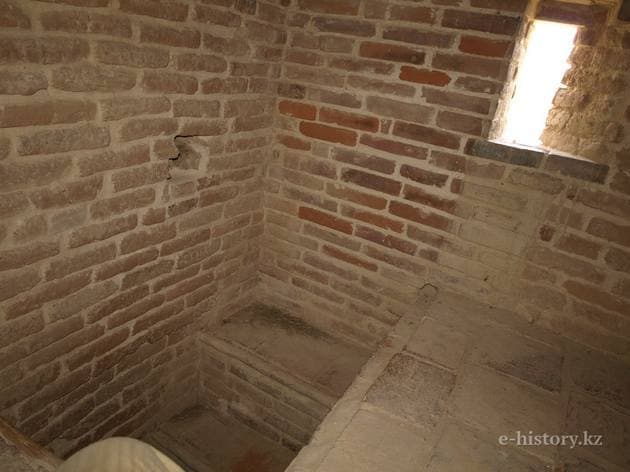 Ұлытау— тарих куәгері. Алаша хан кесенесі Ұлытау— тарих куәгері. Алаша хан кесенесі