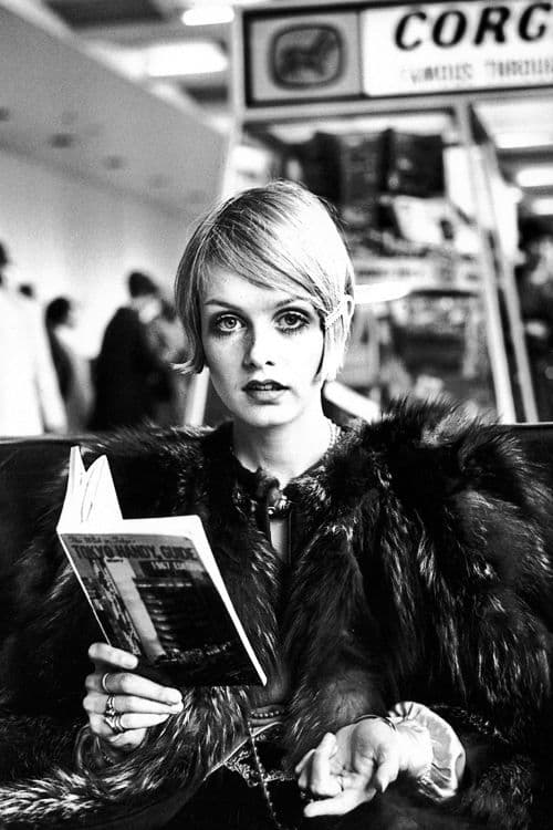 Twiggy reading a guide book to Tokyo at London Airport before departing for Japan, where she will be modelling a fashion collection, 1967 Twiggy reading a guide book to Tokyo at London Airport before departing for Japan, where she will be modelling a fashion collection, 1967