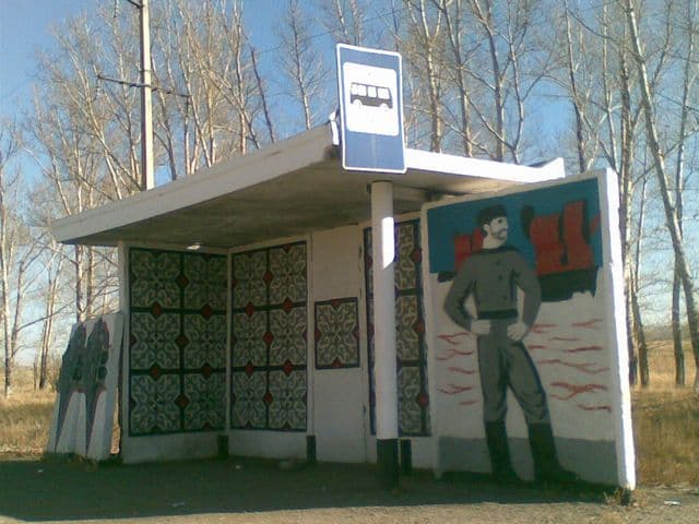 Сельская остановка Сельская остановка на трассе Алматы-Усть-Каменогорск