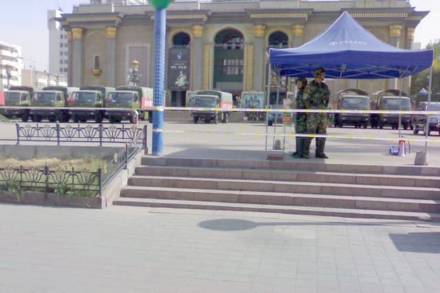 Фото Рустама Ниязова: военые в Урумчи, сентябрь 2009 Фото Рустама Ниязова: военые в Урумчи, сентябрь 2009