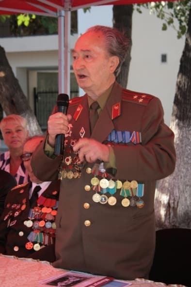 Султан Жиенбаев, однополчанин Маншук Маметовой