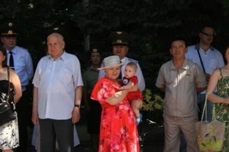 самый маленький участник акции-ему меньше 5 месяцев