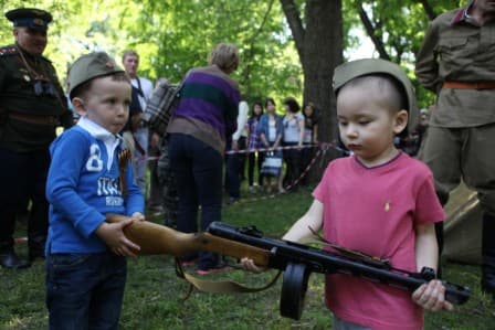 Как прадед воевал с таким тяжелым автоматом?