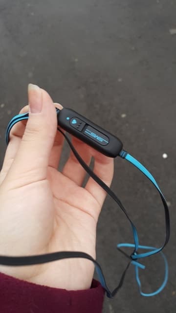 SMS Audio BioSport. Фото Айжан Орамбаевой