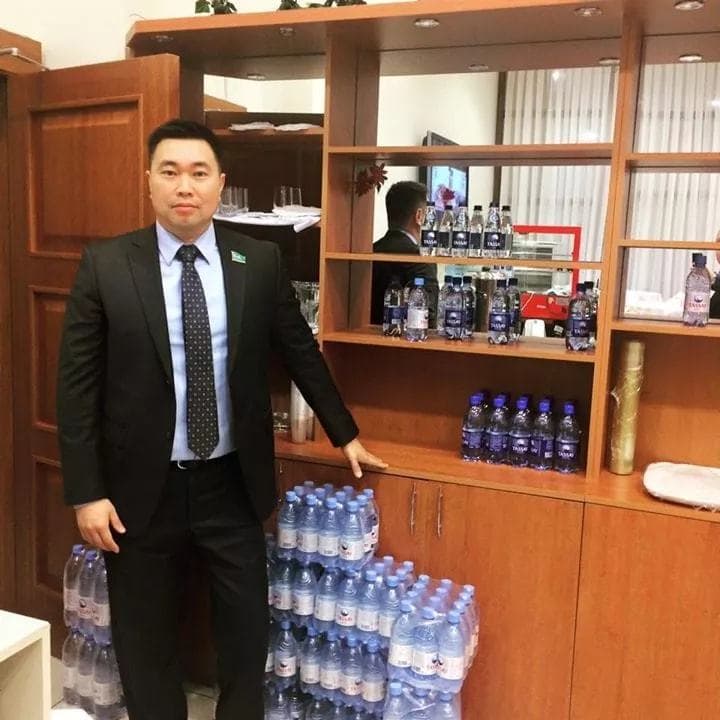 Депутат в буфете Депутат в буфете