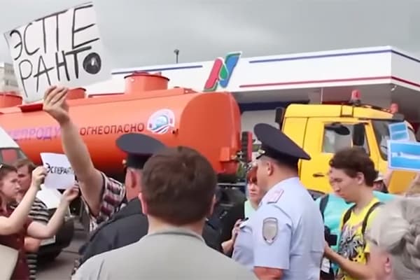 На разных языках На разных языках