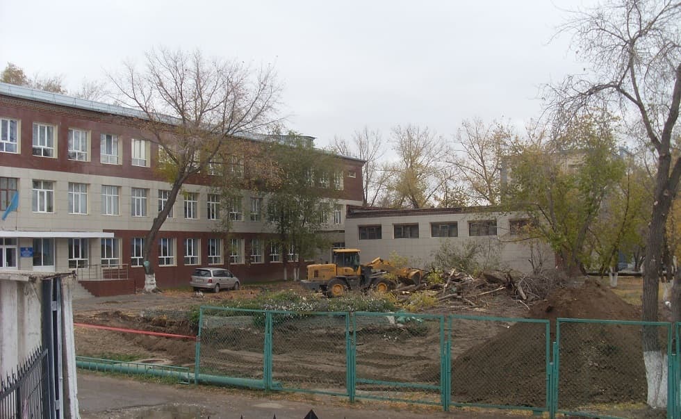 Двор Павлодарского химико-механического колледжа, 9 октября 2014 г.