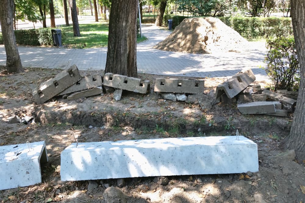Уничтожение оросительных арыков в парке им.Дзержинского расположенном на Кабанбай батыра угол Наурызбай батыра Уничтожение оросительных арыков парка расположенного на пересечении ул.Кабанбай батыра угол Наурызбай батыра, уничтожение арыков алматы, уничтожение арычной системы алматы, снос арыков алматы, снос арыков в парках алматы, уничтожение парков алматы, парк у уйгурского театра алматы, парковые территории алматы, алматы туризм, благоустройство алмат акимат, парк сосновый алматы, парк калинина дзержинского алматы, ограды парков алматы, уничтожение парка на Кабанбай батыра угол Наурызбай батыра, парк у уйгурского театра алматы, благоустройство алматы акимат, акимат алматы скверы и парки, байбек алматы, аким алматы итоги работы, аким байбек итоги работы, деятельность акима байбека алматы, итоги деятельности байбека алматы, роман шнайдерман алматы, парк роман шнайдерман, пешеходные зоны шнайдерман роман, парки скверы реконструкция алматы акимат, вырубка деревьев алматы, роман шнайдерман портфолио, проект роман шнайдерман, экология алматы, парки и скверы алматы, дорожки алматы, пешеходные зоны алматы, улицы алматы, алматы, уничтожение деревьев алматы, парк сосновый алматы, уничтожение парков алматы, уничтожение парка на Кабанбай батыра угол Наурызбай батыра, парк у Уйгурского театра, деятельность акимата алматы, акимат экология алматы, алматинская экология, алматинские парки акимат алматы, проекты романа шнайдермана алматы, дизайнер роман шнайдерман, архитектор роман шнайдерман, шнайдерман роман архитектор алматы, улицы роман шнайдерман