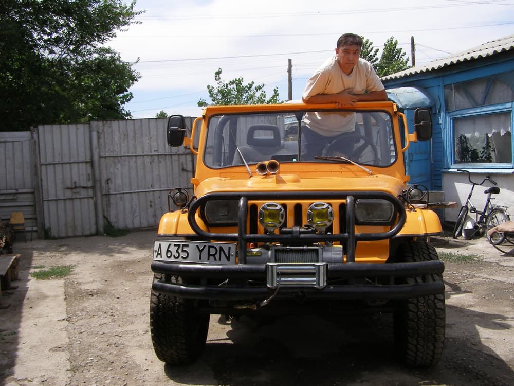 jeep front view